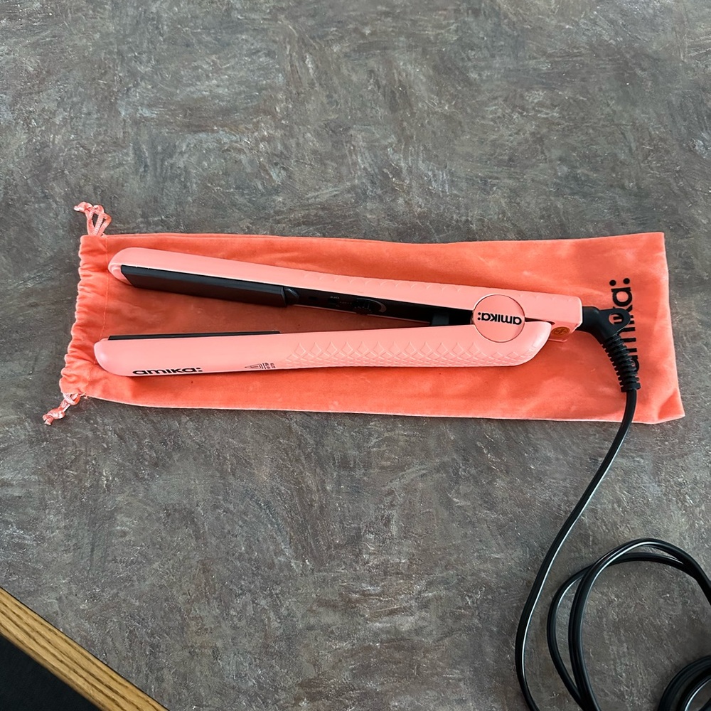 amika hair straightener